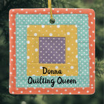 Adorno De Cerámica Coser de corte de parches personalizado<br><div class="desc">Este encantador ornamento está decorado con un diseño de mosaicos. La imagen y el texto son personalizables para que pueda cambiar el mosaico a uno propio,  así como el nombre o convertirlo en un monograma si lo desea. ¡Perfecto para tus almohadillas!</div>