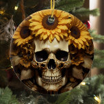 Adorno De Cerámica Cráneo de oro de girasol<br><div class="desc">Este diseño se puede personalizar eligiendo la opción Editar diseño. También puede transferir a otros artículos. Póngase en contacto conmigo en colorflowcreations@gmail.com o utilice la opción de chat en la parte superior de la página si desea tener este diseño en otro producto o necesita ayuda con este diseño. Ver más...</div>
