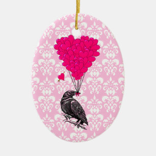 Adorno De Cerámica Cuervo y corazón sobre damasco rosa