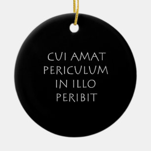Adorno De Cerámica Cui amat periculum en peribit de illo