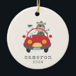 Adorno De Cerámica Cute Christmas Bear Snowman Red Car Personalized<br><div class="desc">Cute Christmas Bear Snowman Red Car Personalized Ceramic Ornament</div>