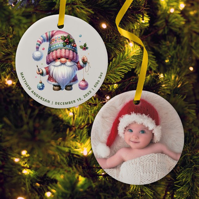 Adorno De Cerámica Cute Gnome Primer Recién nacido de Navidad (Cute Gnome First Christmas New Baby Photo Ceramic Ornament)