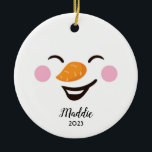 Adorno De Cerámica Cute, joly snowman cara nombre personalizado, año<br><div class="desc">¡Este lindo y sonriente rostro de muñeco de nieve con mejillas rosadas es el regalo perfecto para sus hijos o para cualquiera! Se puede personalizar con un nombre y una fecha en la parte delantera y un mensaje en la parte posterior.</div>