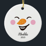 Adorno De Cerámica Cute, joly snowman cara nombre personalizado, año<br><div class="desc">¡Este lindo y sonriente rostro de muñeco de nieve con mejillas rosadas es el regalo perfecto para sus hijos o para cualquiera! Se puede personalizar con un nombre y una fecha en la parte delantera y un mensaje en la parte posterior.</div>