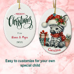 Adorno De Cerámica Cute Santa Hat Baby Zebra Navidades<br><div class="desc">En la parte delantera de este adorable adorno navideño infantil hay una adorable cebra bebé sentada al lado de sus regalos. Él usa un patrón rojo y blanco de sombrero de Santa y pañoleta a juego. Su nombre personalizado está en la parte inferior. La parte trasera del adorno tiene un...</div>