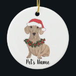 Adorno De Cerámica Dachshund personalizado (suave, rojo)<br><div class="desc">Haz la lista de este año con un adorno personalizado de tu pequeño y suave duende rojo favorito! Para los regalos más dulces,  ¡emparejételos con una impresión de arte equivalente u otro artículo de mi colección!</div>