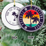 Adorno De Cerámica Daytona Beach Florida Retro Palm Tree Souvenir de<br><div class="desc">Daytona Beach Florida Vintage Souvenirs de los años 60. Daytona Beach Florida - Retro Tropical Palm Tree Souvenirs Vintage diseño hace un gran Navidad o regalo de cumpleaños para los aficionados a la playa de Daytona Beach. El diseño retro de la vibra de verano es un regalo perfecto para los...</div>