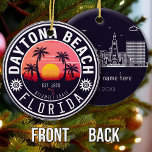 Adorno De Cerámica Daytona Beach Florida Retro Sunset Souvenirs 80<br><div class="desc">Daytona Beach Florida Vintage Souvenirs de los años 60. Daytona Beach Florida - Retro Tropical Palm Tree Souvenirs Vintage diseño hace un gran Navidad o regalo de cumpleaños para los aficionados a la playa de Daytona Beach. El diseño retro de la vibra de verano es un regalo perfecto para los...</div>