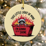 Adorno De Cerámica Dejar Que Brille El Fuego De Raccoon<br><div class="desc">Celebra las vacaciones con un toque de humor con este singular adorno navideño, con un travieso mapache sentado en un festín fuego de basurero y la frase "Esta pequeña luz mía, voy a dejar que brille". Este adorno es perfecto para darle un toque alegre a su decoración de vacaciones o...</div>