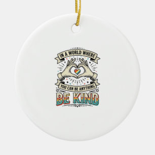 Adorno De Cerámica Diseño de camiseta vintage de manos corazón arcoír