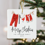 Adorno De Cerámica Divertido Feliz Navidad Papá Noel Keepsake<br><div class="desc">Funny Modern Christmas Ornament - Design presenta el dicho 'Feliz Navidad',  una línea de lavado de ropa de santa claus,  nombre familiar y año.</div>