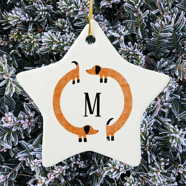 Adorno De Cerámica Divertido perro Dachshund Sausage Monograma Cerámi (Fun Dachshund Wiener Sausage dog personalized monogram initial ceramic ornament)
