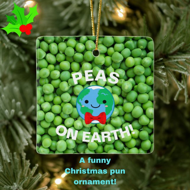 Adorno De Cerámica Divertidos "Peas en la Tierra" Navidades de Pun (Peas on Earth and Goodwill to All! A cute, funny Christmas pun ornament for your tree!)