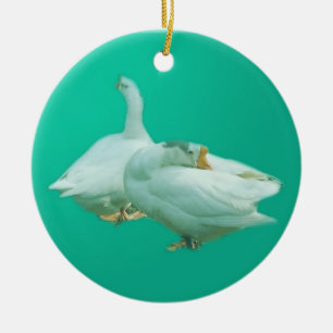Adorno De Cerámica dos gansos blancos sobre fondo azul