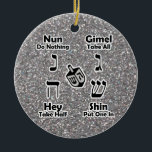 Adorno De Cerámica Dreidel Instructions Happy Hanukkah Silver Purpuri<br><div class="desc">Una forma decorativa y conveniente de mantener las instrucciones para jugar el juego de dreidel de los niños judíos a mano... tus hijos pueden echar un vistazo cuando necesitan un recordatorio de cómo jugar y cómo se llaman las letras hebreas. ¡Gran regalo de Hanukkah! ASEGÚRESE DE CAMBIAR EL MENSAJE DE...</div>