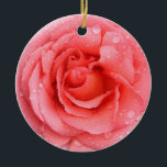 Adorno De Cerámica Drogas rojas rojas de agua rosadas románticas<br><div class="desc">Rosa romántica roja y rosa con gotas de agua.</div>