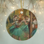 Adorno De Cerámica Edgar Degas bailarinas impresionistas rosas y verd<br><div class="desc">Hermoso arte vintage del famoso pintor Edgar Degas,  uno de mis impresionistas artistas favoritos. Cuenta con un grupo de bailarinas de bonito con tútus verde y top rosado antes de ir a bailar ballet. Bonito baile de ballet.</div>