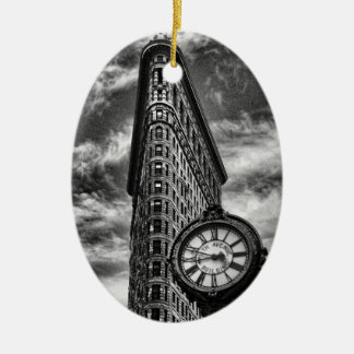 Adorno De Cerámica Edificio Flatiron y Reloj en Blanco y Negro