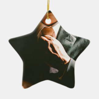 Adorno De Cerámica Efecto de sombra del lazo del hombre de negocios