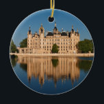 Adorno De Cerámica El castillo en Schwerin en Alemania<br><div class="desc">El castillo en Schwerin en Alemania.</div>