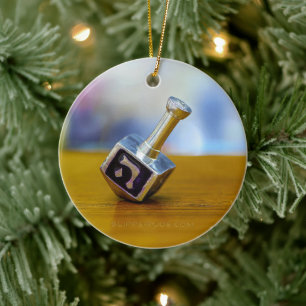 Adorno De Cerámica El feliz Hanukkah de SlipperyJoe girando a cuatro 