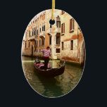 Adorno De Cerámica El Gondolier<br><div class="desc">Comedor de cerámica ovalada con la imagen de un gondolier que ofrece un tour panorámico de la romántica Venecia, Italia. Vea la colección completa de Ornament de Italia en la sección HOME.</div>