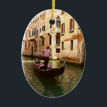 Adorno De Cerámica El Gondolier<br><div class="desc">Comedor de cerámica ovalada con la imagen de un gondolier que ofrece un tour panorámico de la romántica Venecia,  Italia. Vea la colección completa de Ornament de Italia en la sección HOME.</div>