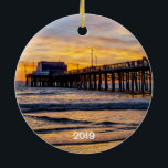 Adorno De Cerámica El muelle Balboa de Newport a dos lados<br><div class="desc">Hermosa playa de Newport en el sur de California con el muelle Balboa con luz solar y puesta de sol. Este adorno de dos lados es vibrante con diferentes vistas y hace de las vacaciones un gran recuerdo.</div>