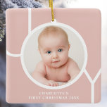 Adorno De Cerámica El primer oro del Rosa de fotos del Personalizado<br><div class="desc">Este elegante adorno de fotos de primera Navidad del bebé se decora con la palabra JOY en tipografía blanca sobre un fondo dorado rosa. Personalizable fácil con tu foto,  nombre y año.</div>