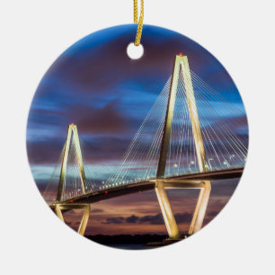 Adorno De Cerámica El puente Arthur Ravenal de noche