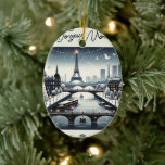 Adorno De Cerámica Elegancia de invierno parisina, ciudad de las luce<br><div class="desc">Disfrute de una maravillosa tierra de invierno parisina con nuestros Navidades "Parisian Winter Elegance" Decoración de árbol de cerámica. Este exquisito elemento de decoración de árbol cerámico capta el romanticismo y el encanto de París durante la temporada festiva. Desde las brillantes luces a lo largo del Sena hasta la majestuosa...</div>