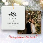 Adorno De Cerámica Elegante Boda Minimalista moderno<br><div class="desc">Moderno ornamento boda con sus nombres personalizados en un elegante diseño tipográfico y la fecha de su celebración. En la parte trasera hay espacio para tu foto favorita de los nupciales. Esta es la versión minimalista en blanco y negro. ¡Grandes regalos para recién casados!</div>