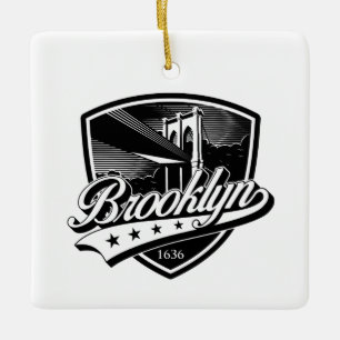 Adorno De Cerámica Elegante Brooklyn Shield y Swoosh Design