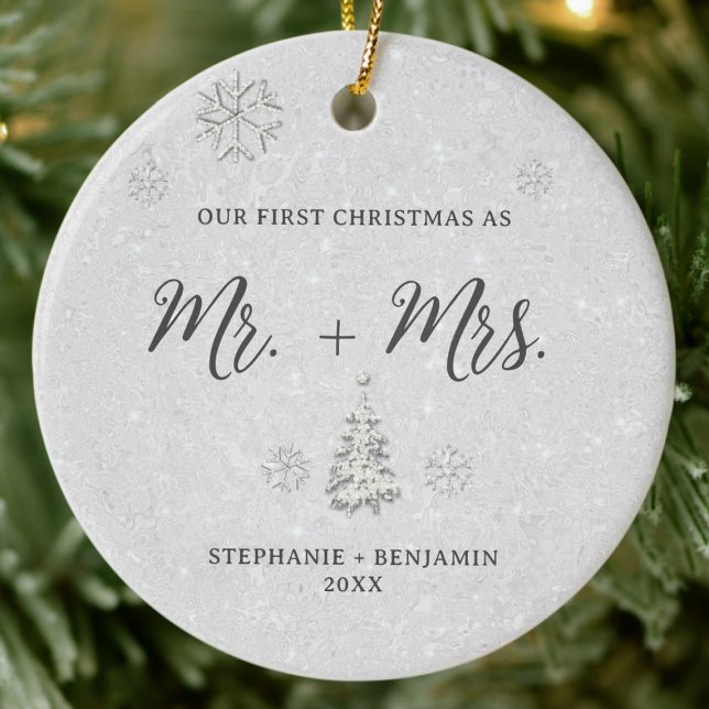 Adorno De Cerámica Elegante Diamante de imitación blanco negro nuestr (our first christmas mr mrs winter wonderland black white newlywed couple photo ornament elegant chic)