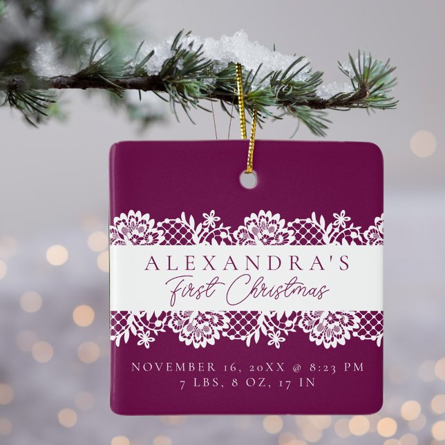 Adorno De Cerámica Elegante foto navideña del bebé de encaje blanco (Elegant White Lace Baby's First Christmas Photo Ceramic Ornament)