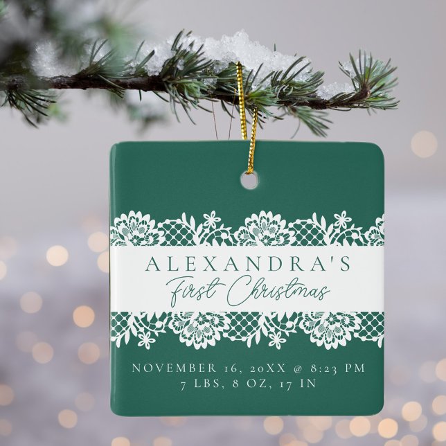 Adorno De Cerámica Elegante foto navideña del bebé de encaje blanco (Elegant White Lace Baby's First Christmas Photo Ceramic Ornament)