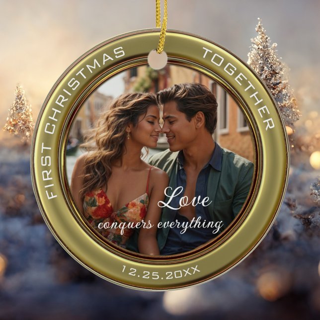 Adorno De Cerámica Elegante foto Primera Navidad juntos (Christmas ornament featuring your own custom photo framed by a stylish green gold metallic design)