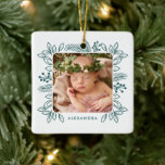 Adorno De Cerámica Elegante marco de follaje Primera foto Verde azula<br><div class="desc">Este precioso primer adorno navideño presenta un follaje de bonito y un marco de pino en verde azul verde azulado, rodeando tu foto. Hay una plantilla de texto para el nombre del bebé en la parte delantera, así como más plantillas de texto en la parte posterior para mayor personalización. ¡Cree...</div>