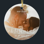 Adorno De Cerámica Elegante Minimal | Primera foto y texto de Navidad<br><div class="desc">Festividad personalizado Nuestra primera Navidad como el Sr. y la Sra. Ornamento Minimalista de Fotos Redondo Cerámico</div>