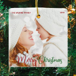Adorno De Cerámica Elegante Navidades de escritura verde roja foto fa<br><div class="desc">Elegante foto de Feliz Navidad adorno con bello guión cursivo en rojo y verde. Este moderno regalo de fotografía para bebés de vacaciones presenta una tipografía magnífica y tu texto personalizado sobre la imagen completa de la sangre en blanco en la parte inferior. Perfecto para celebrar a un bebé sonriente...</div>