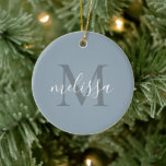 Adorno De Cerámica Elegante Navidades de nombres de monograma de guió<br><div class="desc">Elegante Guión azul dorado Personalizado Monograma Nombre Navidad Ornamento</div>