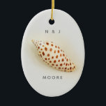 Adorno De Cerámica Elegante nombre tropical Junonia Florida Beach She<br><div class="desc">Elegante ornamento del nombre de la concha tropical Junonia Florida Beach. Esta concha de playa Junonia es fotografiada con fotografía macro de alta resolución y aparece en la colección de cascos de playa de Junonia. Personalice con sus iniciales y nombre. Los moluscos de Junonia viven en las profundidades del Océano...</div>