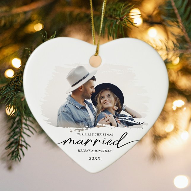 Adorno De Cerámica Elegante primera foto de pareja casada de Navidad (Elegant First Christmas Married Couple Photo Ceramic Ornament)