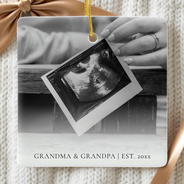 Adorno De Cerámica Embarazo moderno Esperando ecografía para bebé (Modern Pregnancy Expecting Baby Ultrasound Photo Ceramic Ornament)