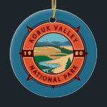 Adorno De Cerámica Emblema de brújula retro del parque nacional del v<br><div class="desc">Diseño de arte vectorial en el valle de Kobuk. El parque es un parque nacional estadounidense en la región ártica del noroeste de Alaska.</div>