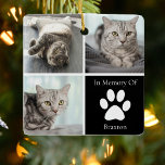Adorno De Cerámica En la memoria amorosa imagen de un Mascota Persona<br><div class="desc">Este hermoso adorno navideño de fotos de gatos está personalizado con adorables fotos de tu dulce gatito chica. Personalizar este reflexivo regalo conmemorativo con tus propias fotografías de felinos personalizados alrededor de una plaza negra con una linda huella de pata blanca y el nombre de tu gatito en el centro....</div>