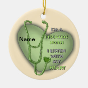 Adorno De Cerámica Enfermera Pediátrica de Corazón Verde
