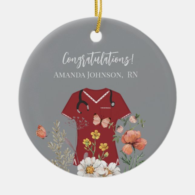 Adorno De Cerámica Enfermera personalizada RN LPN NP Maroon Scrubs (Frente)