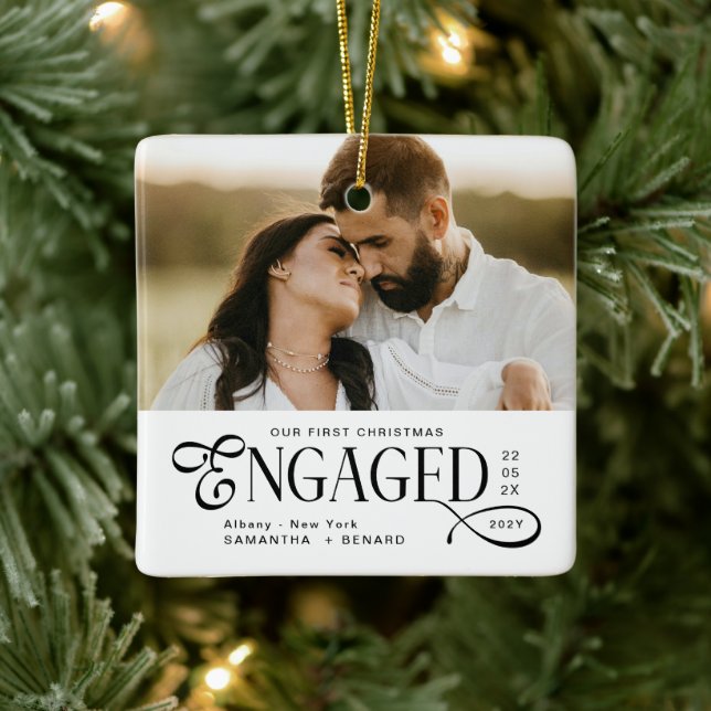 Adorno De Cerámica Engaged Couples 2 Photos Stylish First Christmas (Árbol)