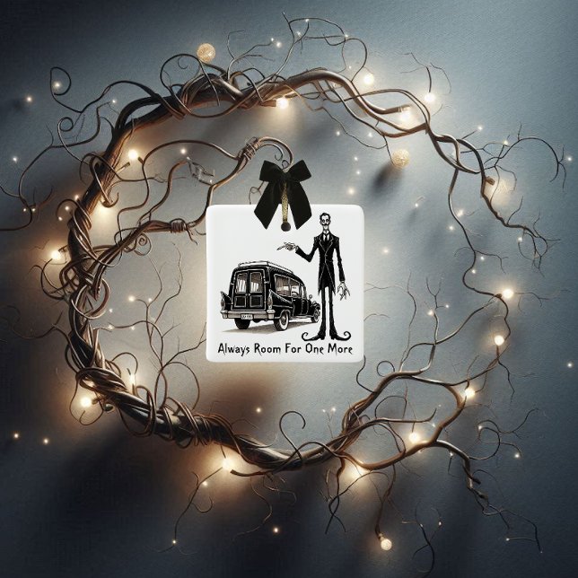 Adorno De Cerámica Espacio para uno más (Vine wreath, fairy lights and an additional bow makes a unique focal point for any ornament!)